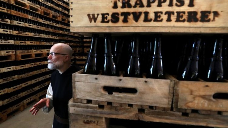 Спекула с бира трапист: Монасите онлайн, за да се борят с черния пазар