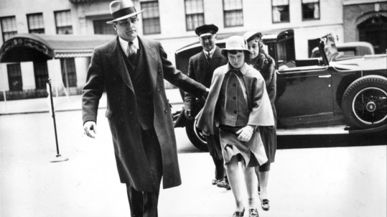 Глория Вандербилт: Бедното богато момиче и аферите със Синатра и Брандо