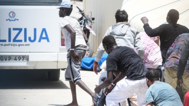 Приходите на престъпните групи от мигранти - $7 млрд. годишно