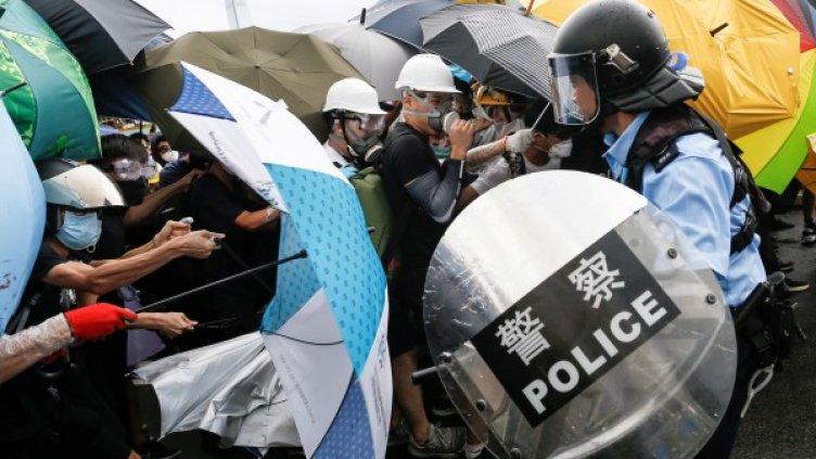 Снимки: Reuters