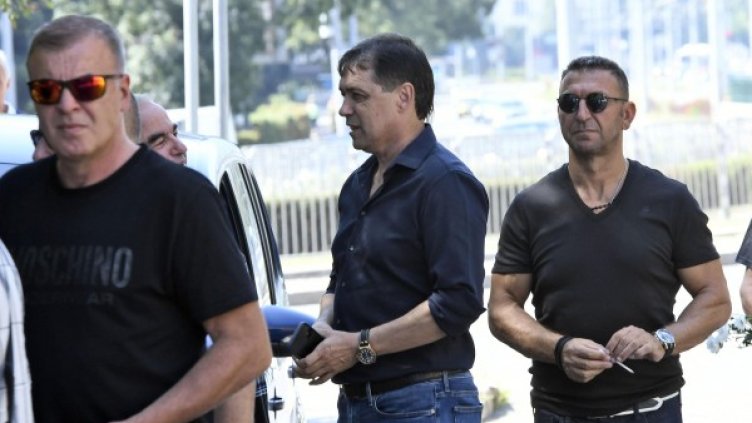 Легенди и приятели си взеха сбогом с Васил Методиев &ndash; Шпайдела