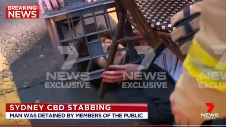 Нападателят от Сидни задържан от минувачи &ndash; с щайга и столове