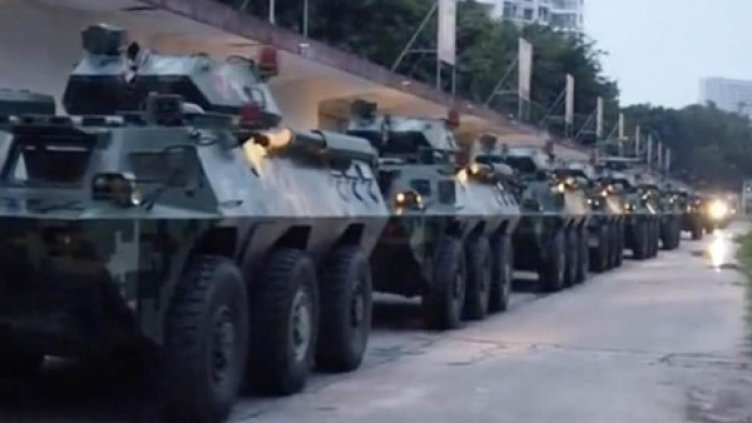 Ще се случи ли нещо ужасяващо &ndash; стотици танкове се събират край Хонконг