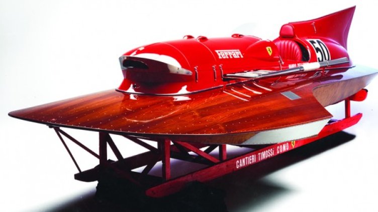 Снимки: duPont Registry