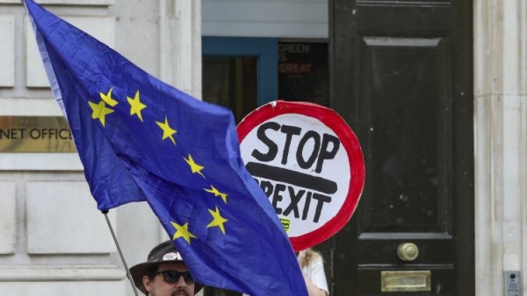 Brexit без сделка оставя Великобритания "под игото на Тръмп"