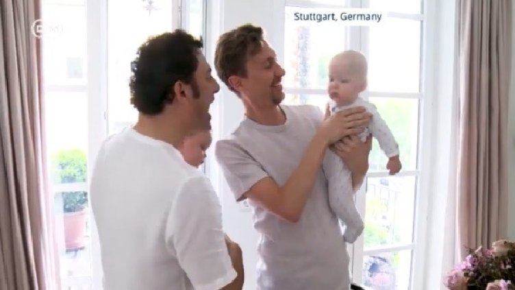 Семейството на Джони и Щефан: Двама татковци, две бебета!