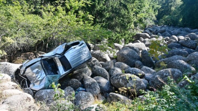 Златните мостове с нова "атракция" - размазан джип 