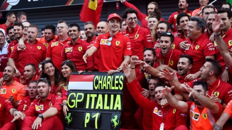 Снимки: Reuters