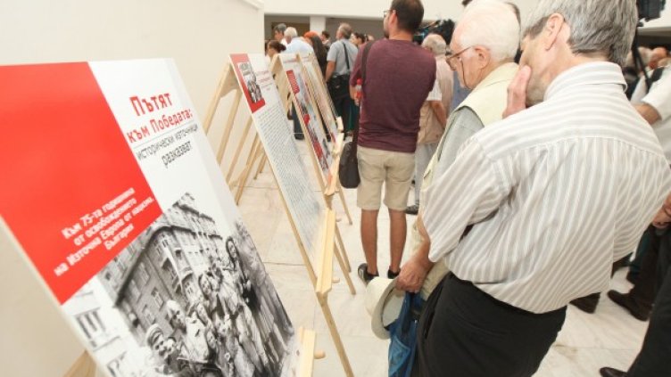 Руската изложба бе открита на фона на протест. Сред недоволните и Местан