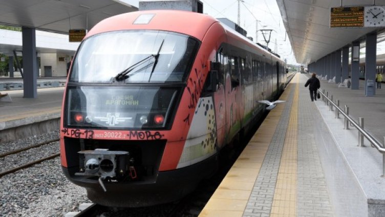 Тези мотриси също се нуждаят от ремонт. Снимка: Булфото, архив