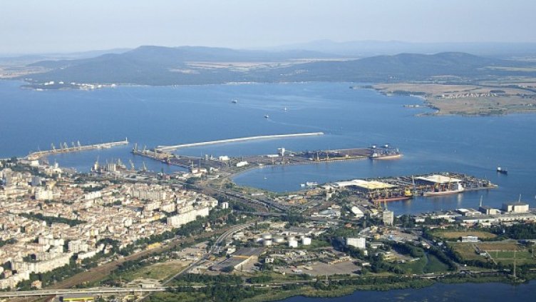 Снимки: Wikipedia