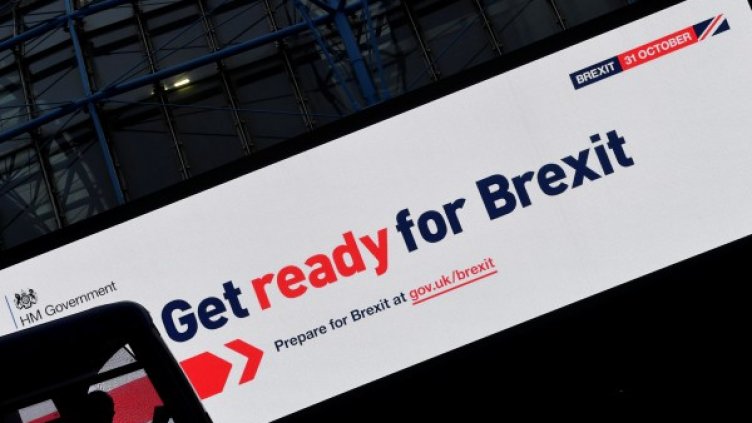 При твърд Brexit: Ще скочи ли таксата на студентите от ЕС?