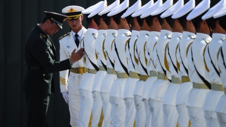 Китай се готви за голям парад, на репетициите &ndash; с памперси