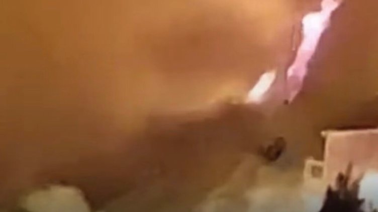 Пожар край хърватския Омиш изпепели къщи, коли и лодки изгоряха (ВИДЕО)