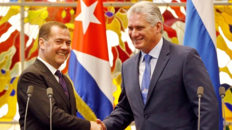 Дмитрий Медведев и Мигел Диас-Канел. Снимка: Reuters