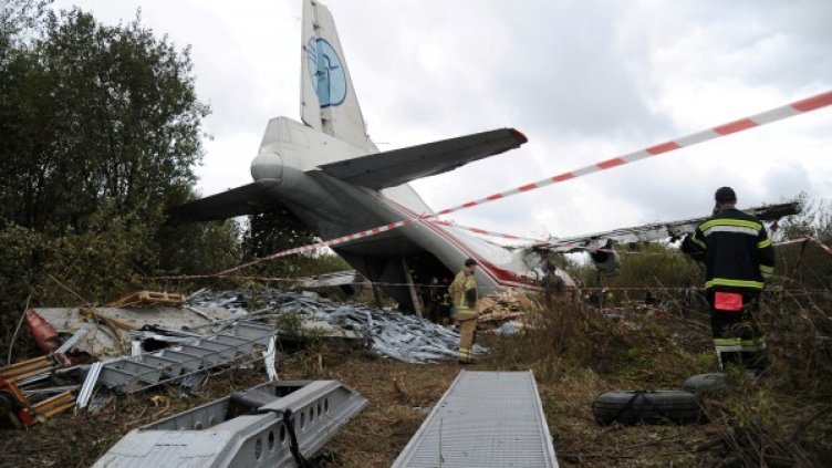 Петима загинаха при самолетна катастрофа в Украйна