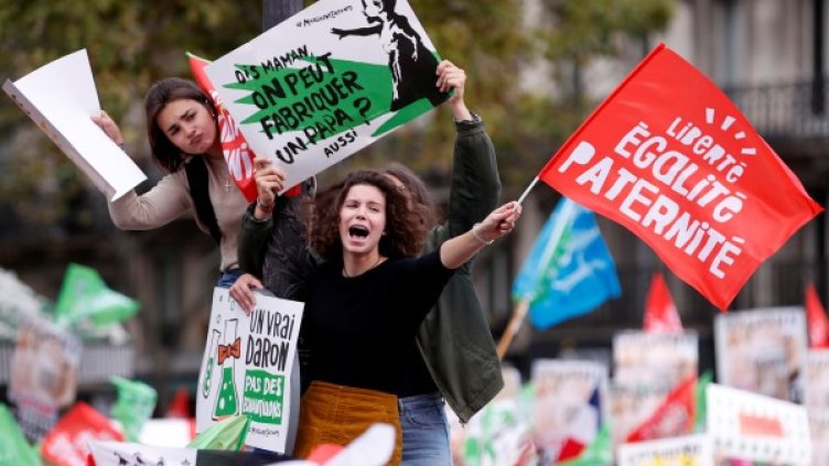 Протест в Париж... Против ин витро за лесбийки и неомъжени жени