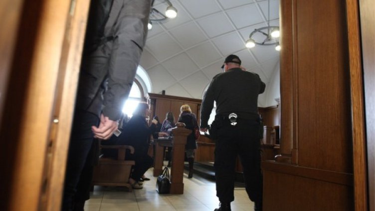 Полфрийман го няма, пред съда &ndash; протест