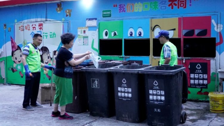 Шанхай и боклукът: Награда, ако хвърляш отпадъците правилно!