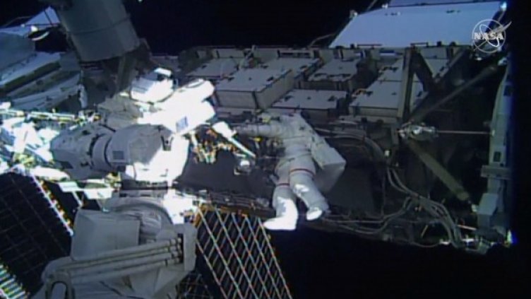 Снимки: Reuters