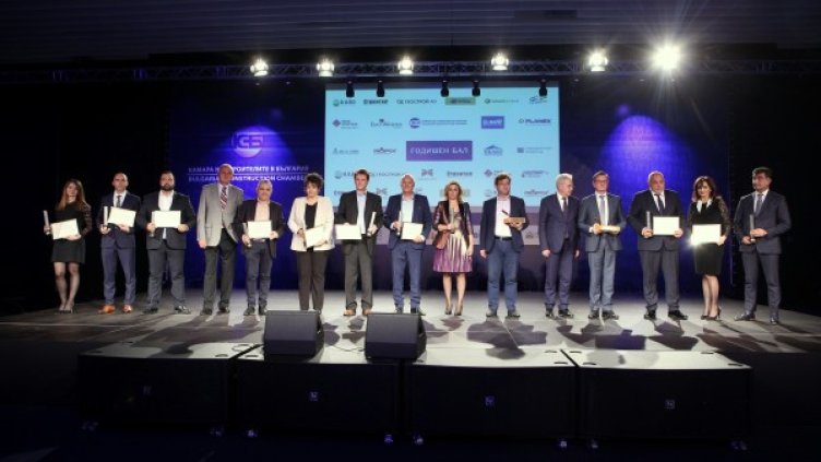 Източник: Камара на строителите
На снимката: Мариана Николова, вицепремиер и Добромир Щилиянов, изпълнителен директор, "Главболгарстрой" АД