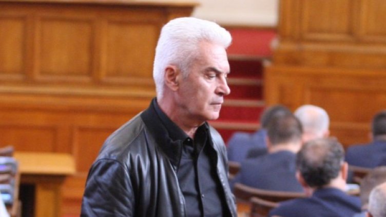 Сидеров си отива от НС, гласуваха оставката и на Павлова 