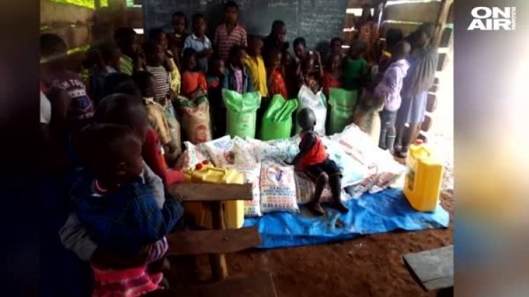 Дългият път до училище в Уганда...