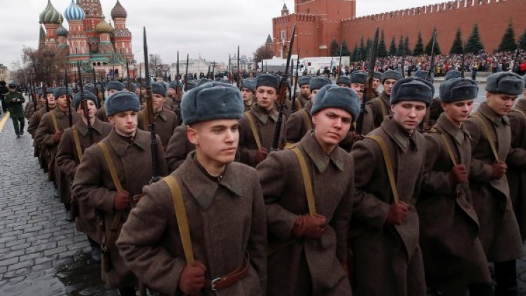 На Червения площад: Марш за 78-ата годишнина от парада 1941 г.