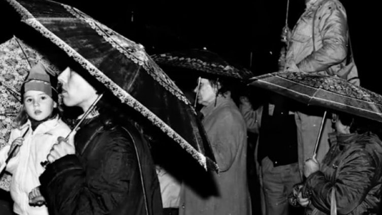 Забранените снимки: Кадрите от 10 ноември, които не видяха бял свят