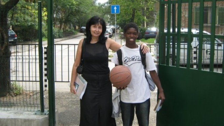 Мария и Реми в деня, когато го взема от дома. Снимка: Личен архив