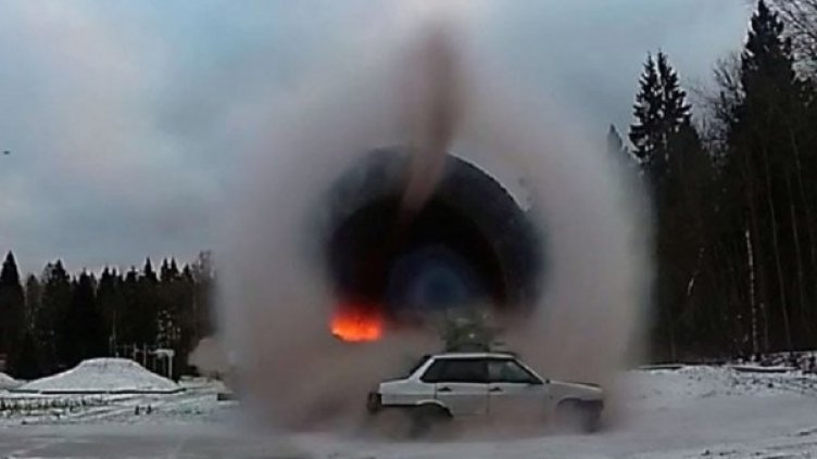 На пух и прах: Какво се случва с колата ви при ядрен взрив