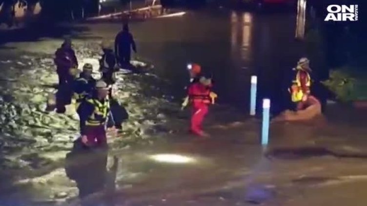 Проливни наводнения във Франция, обявиха червен код