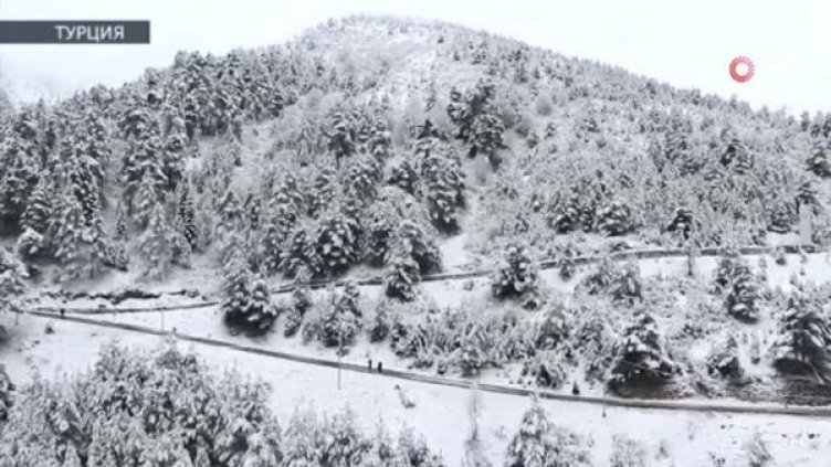 700 турски села останаха откъснати заради снежна вихрушка