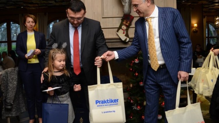 94  деца на загинали и пострадали полицаи ще получат подаръци от Технополис и Практикер