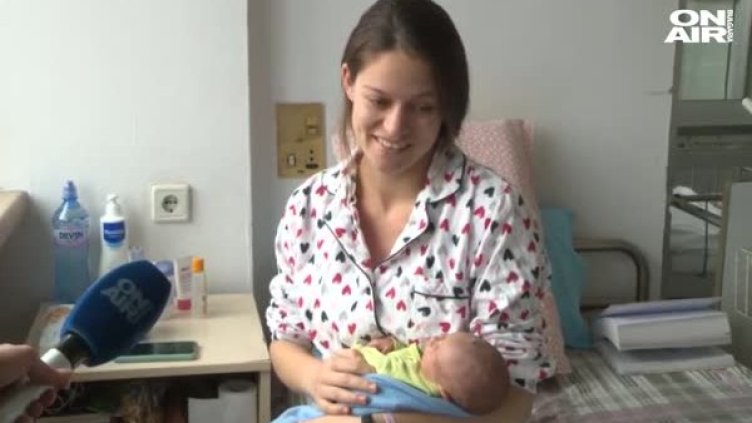 На Рождество: Десетки бебета проплакаха за първи път