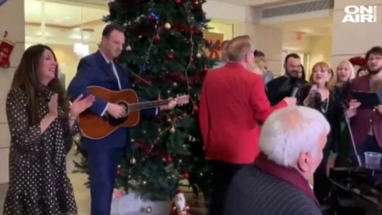 Херо Мустафа пя "Нова година" с Васил Найденов и Богдана Карадочева 