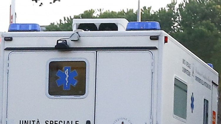 Тийнове отвлякоха линейка, за да помогнат на приятел