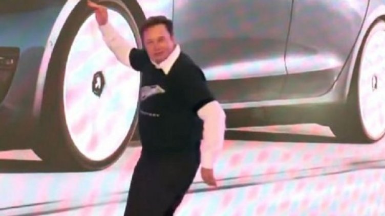 Илон Мъск се разкърши с танца на победата в Шанхай 