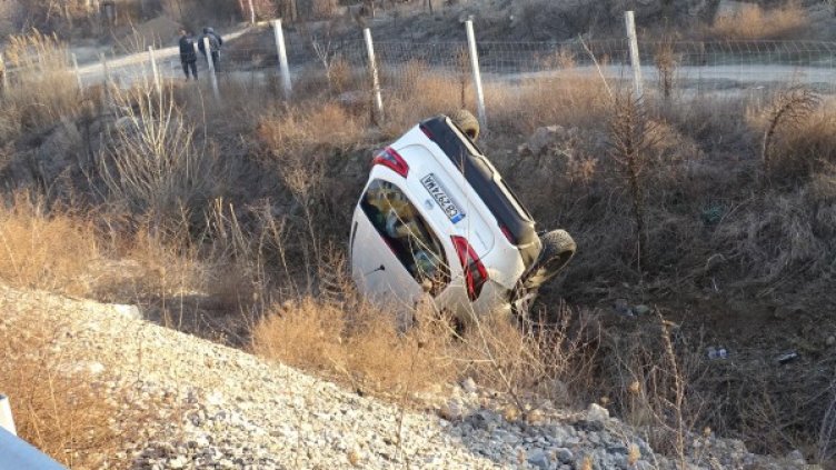  Гърци излетяха с колата си от магистрала "Струма"