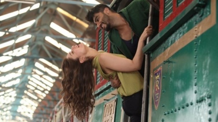 Кадър от "Тя е мъжът, той е жената". Снимка:  Sofia MENAR