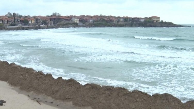 Морето изхвърли тръбата за мръсните води от Созопол 