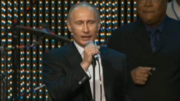 Путин и като певец &ndash; изпълнява Blueberry Hill пред Моника Белучи 