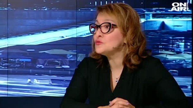 Защитава ли се Румен Радев, атакувайки кабинета?