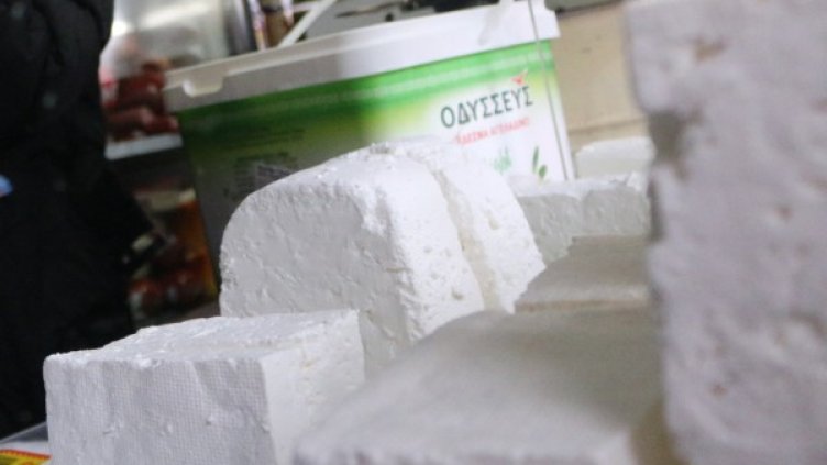 Колко мляко има в сиренето? А дали изобщо има мляко?