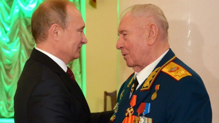 Владимир Путин и Дмитрий Язов. Снимка: архив, БГНЕС