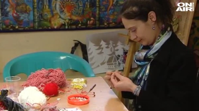 Пациенти творят благотворително мартеници в Александровска