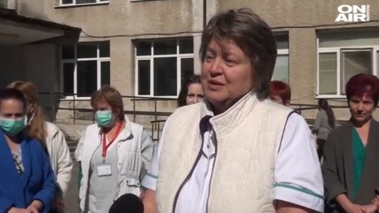 Сестри от Карлово на протест, подкрепят колежките си