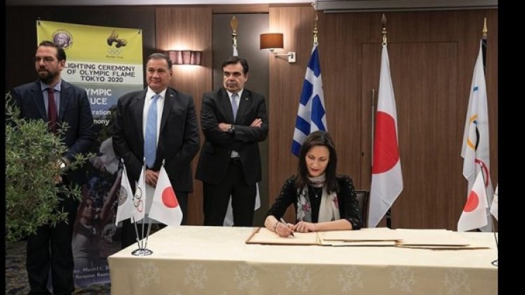 Габриел подписва Олимпийското примирие. Снимка: Facebook/официален профил