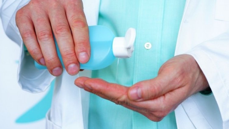 Недостиг вдига цените на дезинфектантите до космически нива