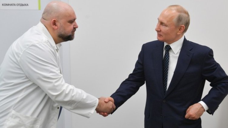 Д-р Денис Проценко и Владимир Путин. Снимка: БГНЕС